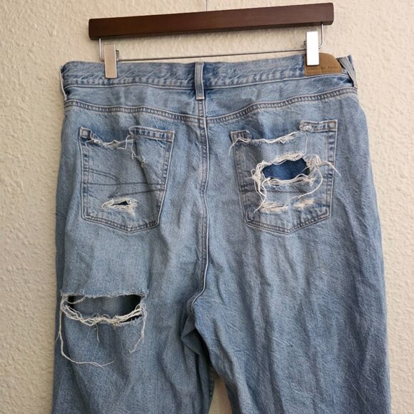 American Eagle Destroyed Relaxed Mom Jeans Light Wash Women's Size 14 X-Short - Picture 4 of 8